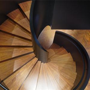 艺术感螺旋木质楼梯