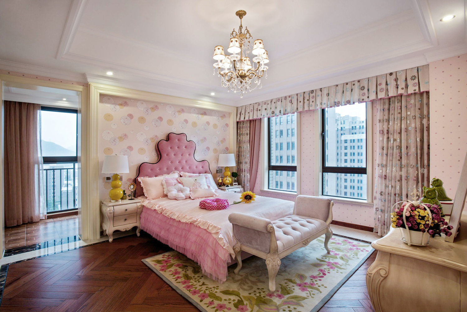 102温馨欧式风格女生卧室装修设计，唯美简约欧式女生卧室。