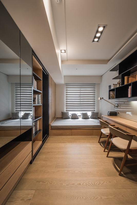 90平木质日式三居书房装修效果图，空间整齐整洁