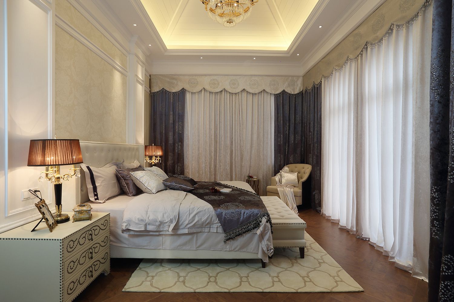 欧式风格别墅卧室装修效果图