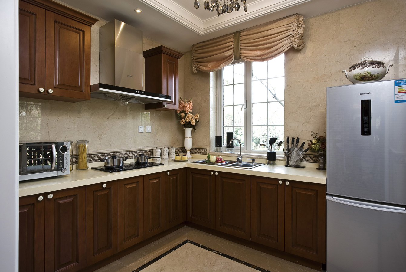 新古典美式风格别墅厨房装修效果图